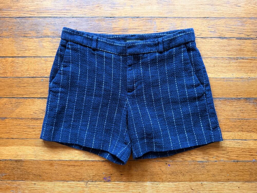 BANANA REPUBLIC Soft Blue Striped Shorts Women sz 2